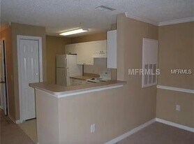 18001 Richmond Pl Dr, Unit 433 in Tampa, FL - Building Photo