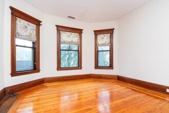 24 Walden St, Unit 2 in Cambridge, MA - Foto de edificio - Building Photo