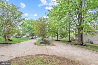 13102 Ogles Hope Dr in Bowie, MD - Foto de edificio - Building Photo