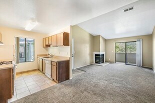 TRACY PARK in Tracy, CA - Building Photo