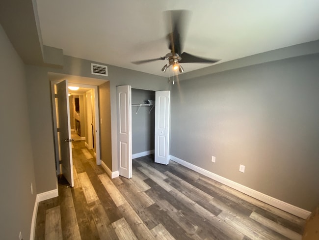 2831 N Oakland Forest Dr in Oakland Park, FL - Building Photo - Building Photo
