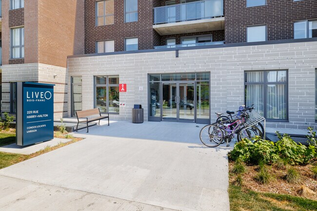 2211 Harry-Halton in St. Laurent, QC - Building Photo - Building Photo