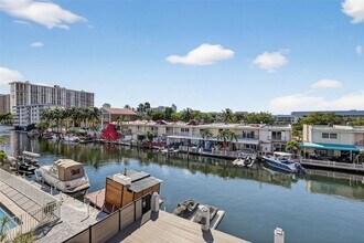 3830 NE 171 St in North Miami Beach, FL - Building Photo - Building Photo