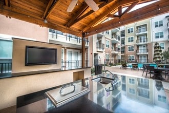 Lakeside Urban Center in Irving, TX - Foto de edificio - Building Photo