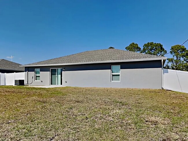 property at 2932 SW 5th Ave