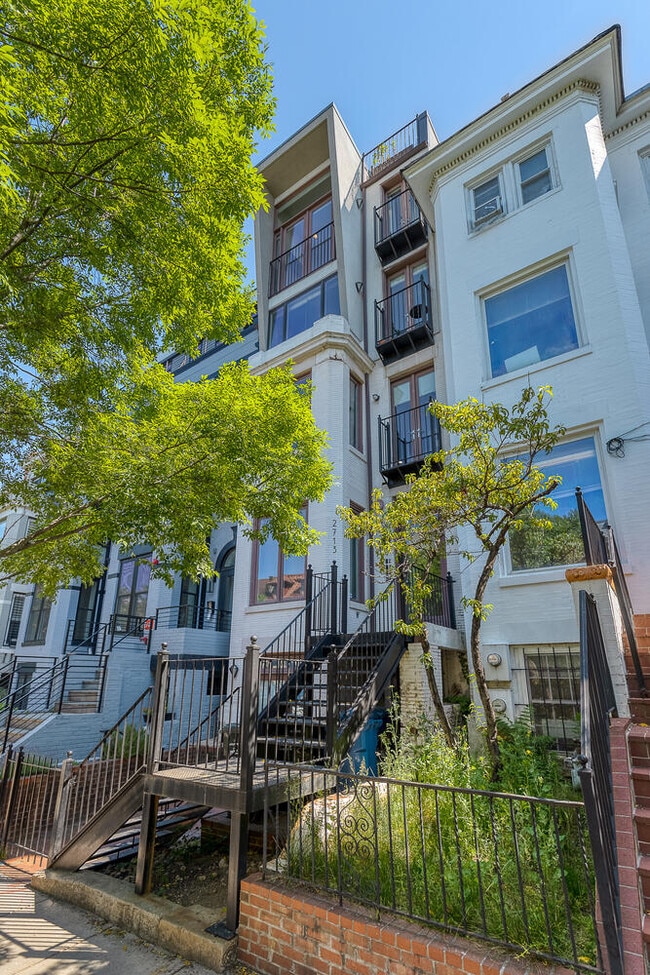 2713 Ontario Rd NW, Unit 4 in Washington, DC - Foto de edificio - Building Photo