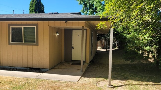 110 SE Vista Ave, Unit Vista #4 in Gresham, OR - Foto de edificio - Building Photo