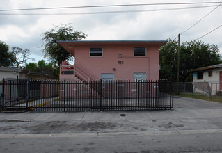 420 NW 35th St in Miami, FL - Foto de edificio - Building Photo