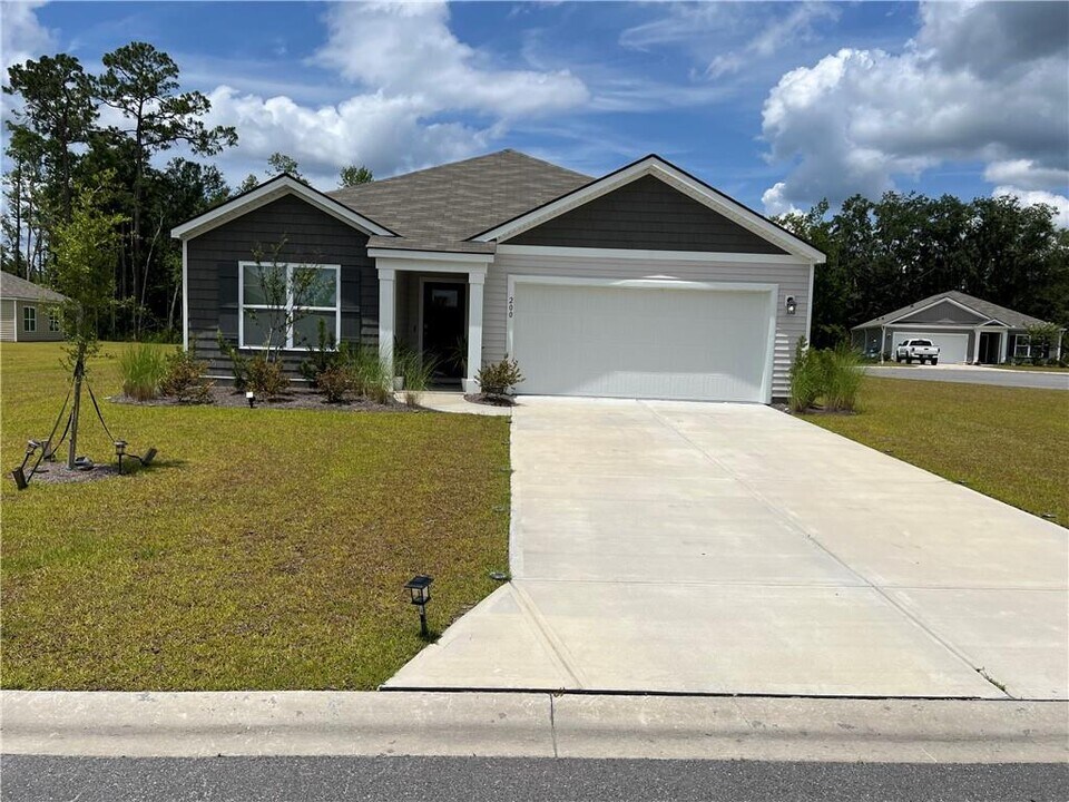200 Elizabeth Dr in Brunswick, GA - Building Photo