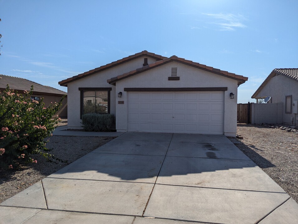 3214 S 104th Ln in Tolleson, AZ - Building Photo