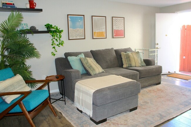 4679 Esther St in San Diego, CA - Building Photo - Building Photo