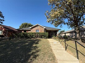 2711 Lucile Herrin Ln in Dallas, TX - Building Photo