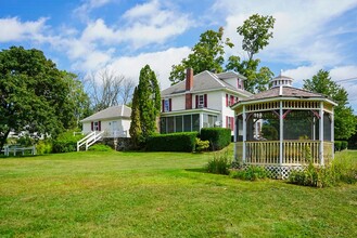 2 Plumer Rd, Unit Two Bedroom - Triple Occupancy in Epping, NH - Building Photo - Building Photo