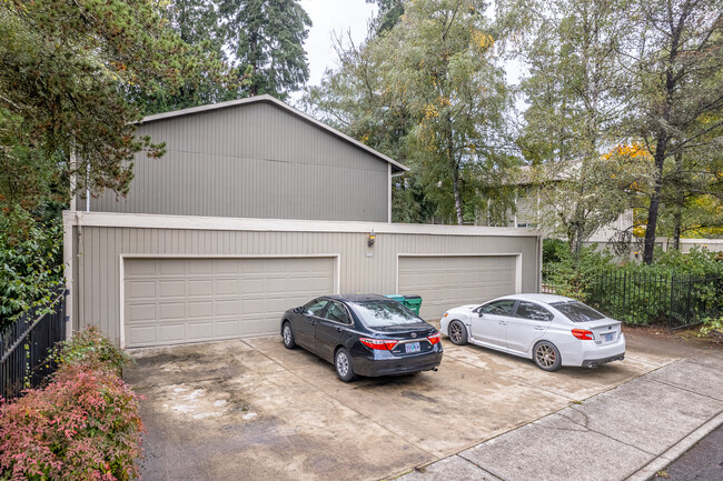 6640 SW Terri Ct in Portland, OR - Foto de edificio - Building Photo