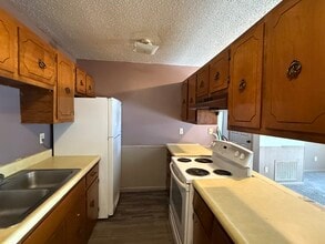 601 Kinzer St in Poplar Bluff, MO - Foto de edificio - Building Photo