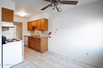 80 Manchester Ct in Freehold, NJ - Building Photo - Building Photo