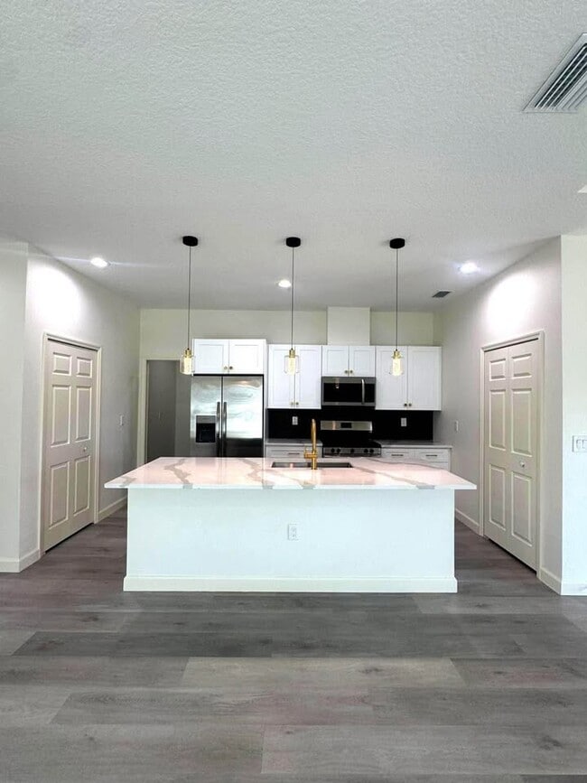 9415 Acco Ave in Englewood, FL - Building Photo - Building Photo