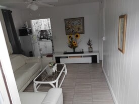 1241 NW 56th Ave, Unit Efficiency B in Lauderhill, FL - Building Photo