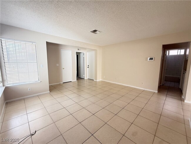 6568 Gazelle Dr in Las Vegas, NV - Building Photo - Building Photo