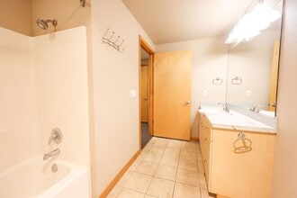 300 W 8th St in Vancouver, WA - Building Photo - Building Photo