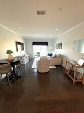 728 E Broadway, Unit 203 in Boston, MA - Building Photo - Building Photo