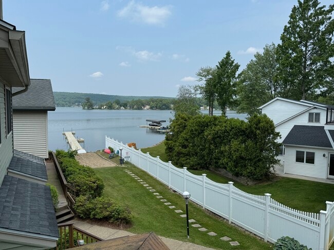 property at 7 Clearwater Ln