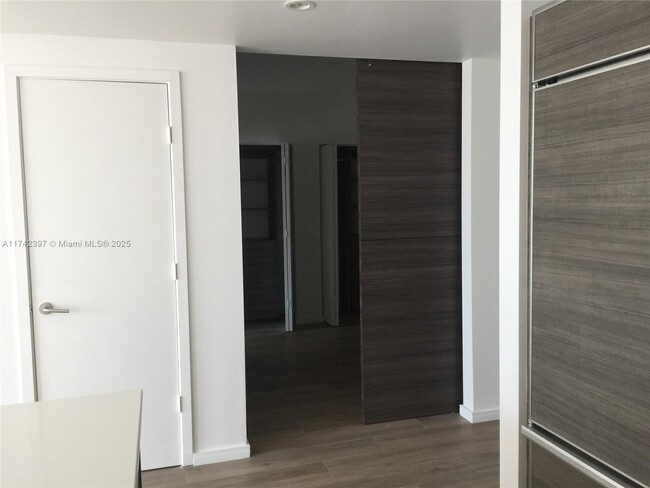 1100 S Miami Ave, Unit 1902 in Miami, FL - Building Photo - Building Photo