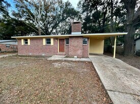 553 Purl Adams Ave in Crestview, FL - Building Photo