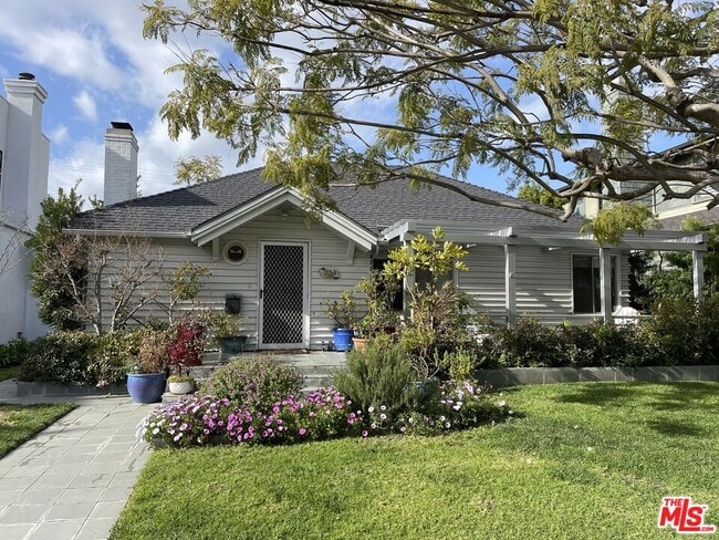 property at 2209 Pearl St