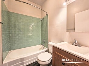 2208 N Clark St in Chicago, IL - Building Photo - Building Photo
