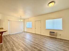 2223 Jakob Ave in La Grande, OR - Building Photo - Building Photo