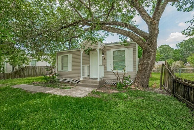 8 Jennische St in Baytown, TX - Building Photo - Building Photo