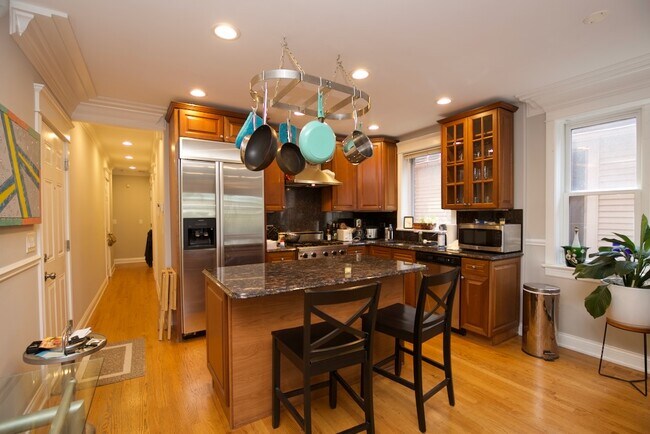 3721 N Clifton Ave in Chicago, IL - Building Photo - Building Photo