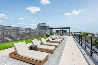 Canfield Park at Fairfield Metro in Bridgeport, CT - Foto de edificio - Building Photo