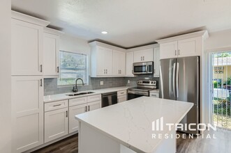 6316 S Adelia Ave in Tampa, FL - Building Photo - Building Photo