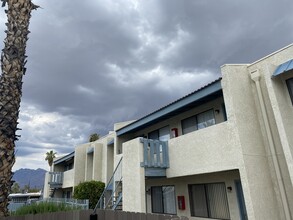 East Gate Apartments in Tucson, AZ - Building Photo - Building Photo