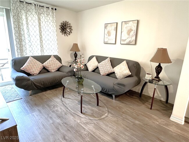 property at 2853 Tahiti Grape Wy