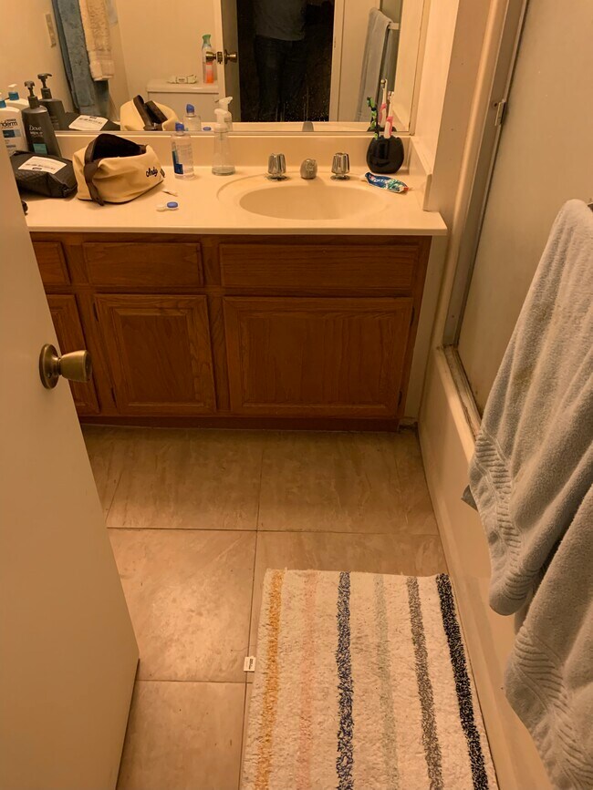 17202 Inglewood Ave in Lawndale, CA - Building Photo - Building Photo