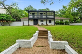 3520 Highland View Dr in Austin, TX - Building Photo - Building Photo