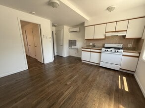355 Bayville Ave in Bayville, NY - Building Photo - Building Photo
