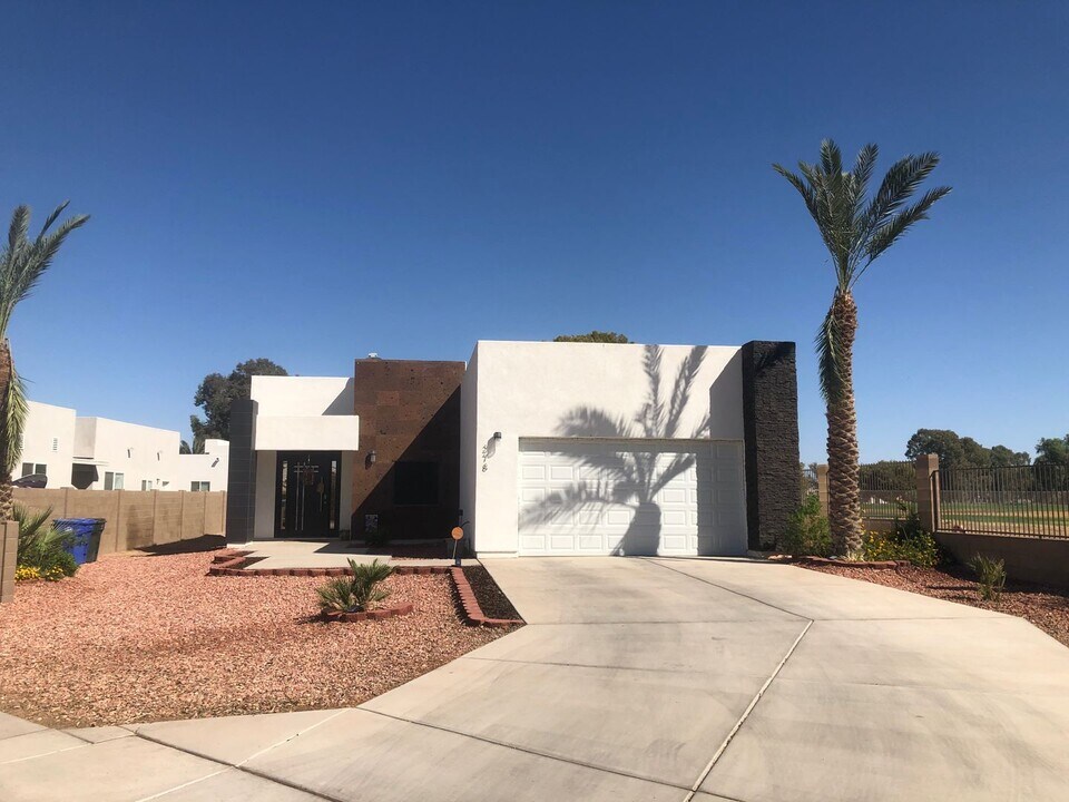278 N Marshall Loop Rd in Somerton, AZ - Building Photo