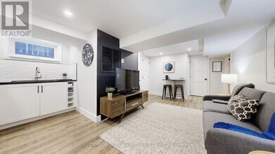 11 Fulford Pl in Toronto, ON - Building Photo - Building Photo