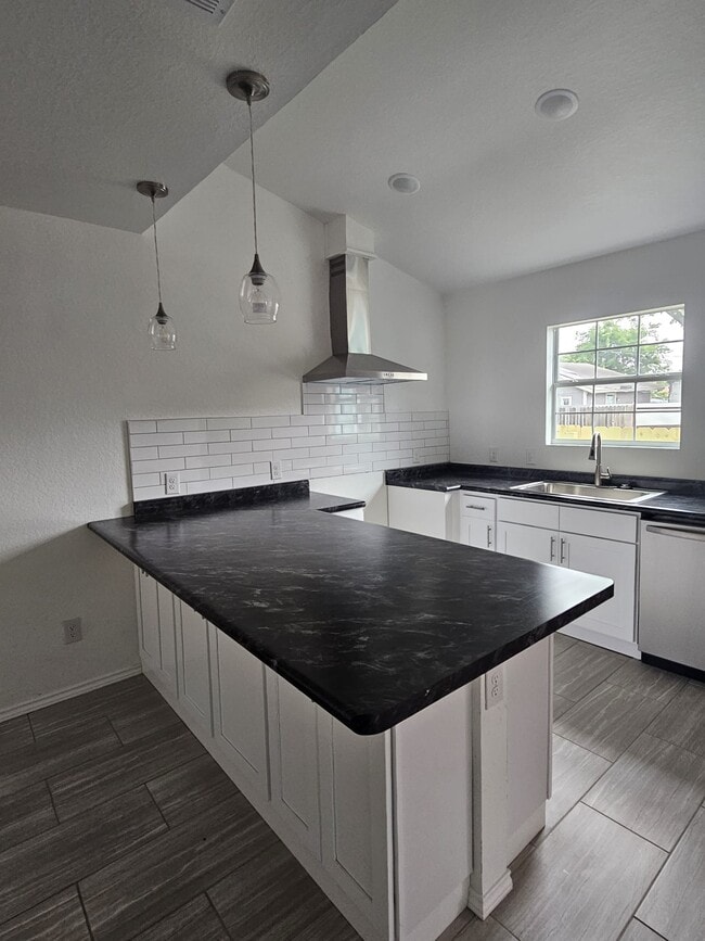 923 McIlvaine, Unit 102 in San Antonio, TX - Foto de edificio - Building Photo