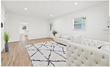 508 Brooker Rd in Brandon, FL - Building Photo - Building Photo