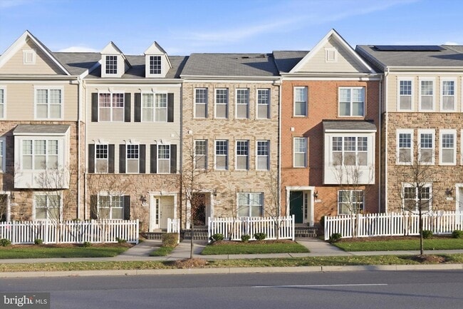 7206 Wood Mdw Wy in Lanham, MD - Foto de edificio - Building Photo