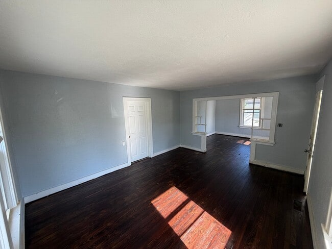 2527 Leslie Ave in Overland, MO - Building Photo - Building Photo