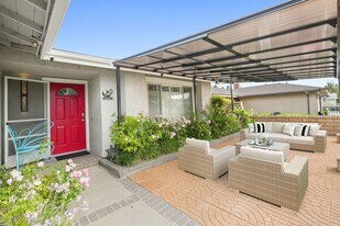 27480 Cherry Creek Dr in Santa Clarita, CA - Building Photo