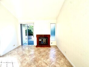 59 Bridgeport in Irvine, CA - Foto de edificio - Building Photo