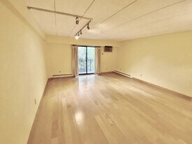 135 Pleasant St, Unit 406 in Brookline, MA - Building Photo