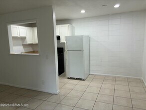 1040 Bert Rd in Jacksonville, FL - Building Photo - Building Photo